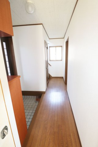【中古】郡山市台新２丁目　　　　開成小学校、郡山第１中学校の玄関