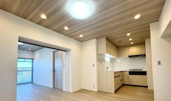 ◆リノベーション済み◆戸塚町 中古マンション 2998万円の居間・リビング