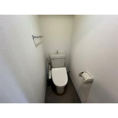 熊本市北区鶴羽田１丁目の賃貸マンションのトイレ