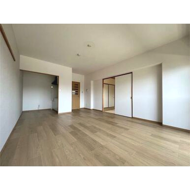 熊本市北区鶴羽田１丁目の賃貸マンションの居間・リビング