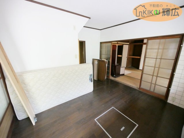 【居間・リビング】 | 姫路市飾磨区富士見ケ丘町　中古戸建