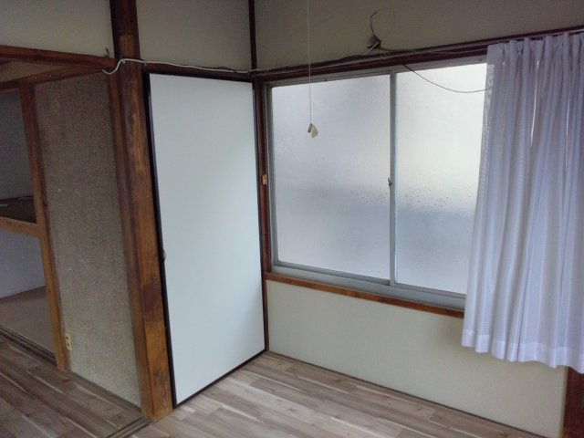 横山町3丁目戸建ての洋室|1階4.5帖洋室