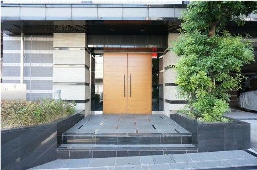 渋谷区西原１丁目の賃貸マンションのエントランス