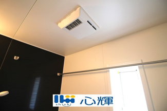 【設備】 | クレイドルガーデン防府市華城中央 第１（１号棟） | 浴室換気・乾燥・暖房機（本体）。冬場の予備暖房、夜間や梅雨時の衣類乾燥、カビ対策などに活躍します。
