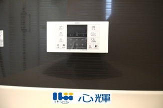 【設備】 | クレイドルガーデン防府市華城中央 第１（１号棟） | 浴室内の給湯器リモコンです。直感的にわかるパネル設計なので操作も簡単です。