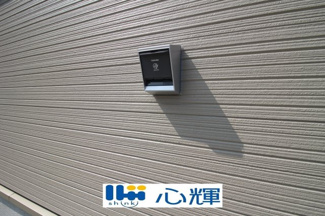 【設備】 | クレイドルガーデン防府市華城中央 第１（１号棟） | EV充電用ソケットです。
注．使用開始に当たっては事前に電気工事が別途必要となります。