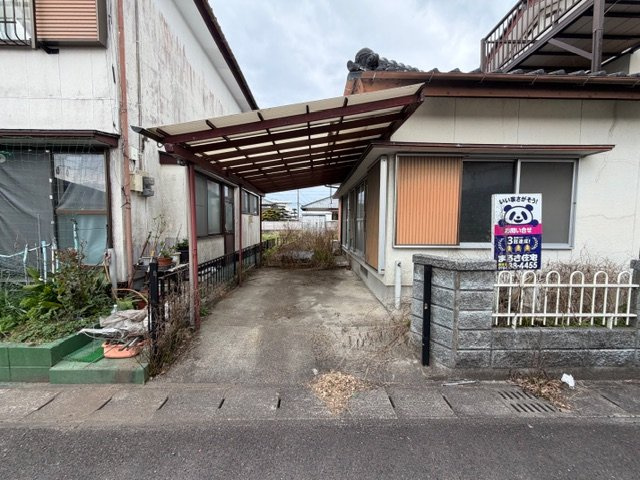 都城市上長飯町の中古一戸建の駐車場
