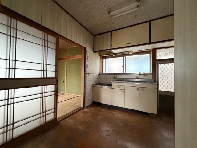 都城市上長飯町の中古一戸建のキッチン