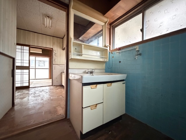 都城市上長飯町の中古一戸建の独立洗面台