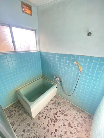 都城市上長飯町の中古一戸建の浴室