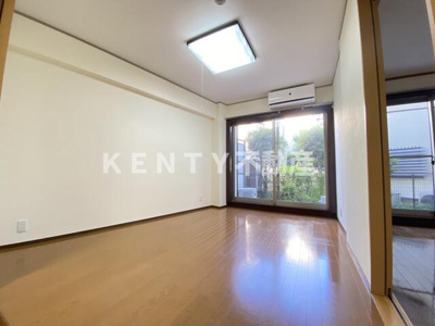 【居間・リビング】 | 池上台コーポ | こちらの居間で趣味の時間をお楽しみください