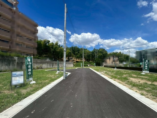 【成約】京都市西京区大枝沓掛町の前面道路含む現地写真|前道幅員約6.00ｍで広々としております！
車通りも少なく、お子様にもご安心です♪
