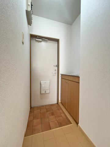 メゾンパーク前田の玄関