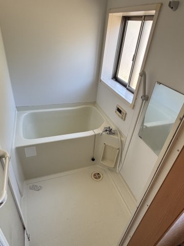エステートスズキ6の浴室|現在補修中の為、同物件別室の写真となります