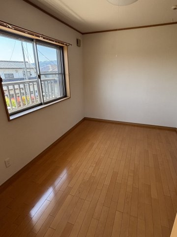 エステートスズキ6の洋室|現在補修中の為、同物件別室の写真となります