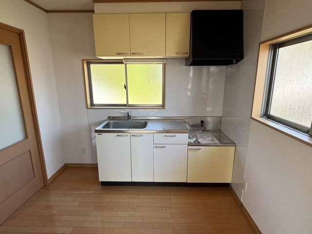 エステートスズキ6のキッチン|現在補修中の為、同物件別室の写真となります