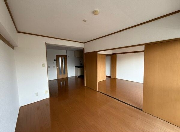 宮地興産ビルの居間・リビング