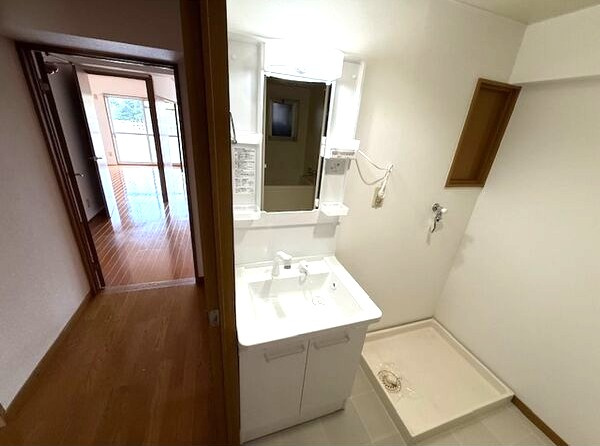 宮地興産ビルの洗面所