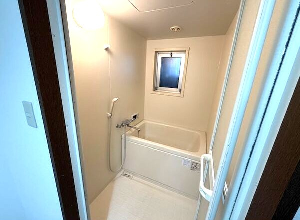 宮地興産ビルの浴室