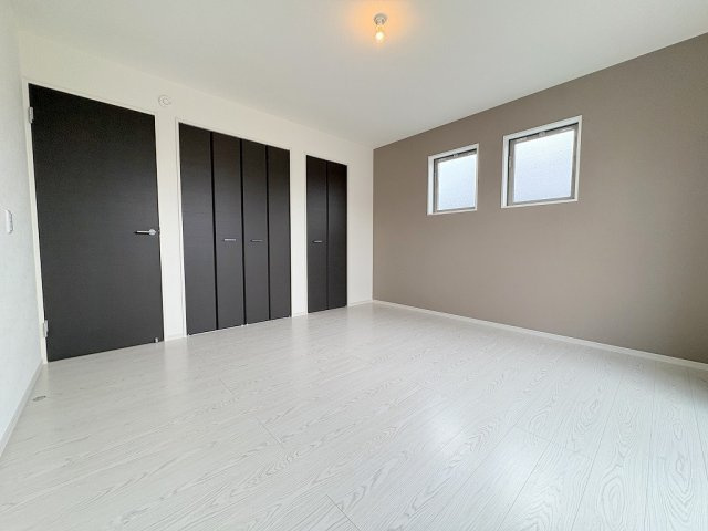 流山市加2丁目　新築戸建　全1棟の洋室|収納が2ヶ所付いた洋室8帖