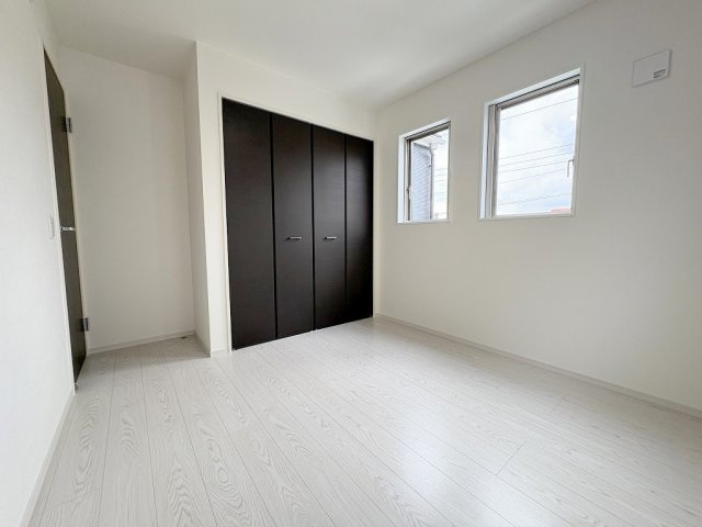 流山市加2丁目　新築戸建　全1棟の洋室|クローゼット付きの洋室5.2帖