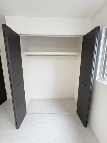 流山市加2丁目　新築戸建　全1棟の収納|お洋服がたっぷり収納できるクローゼット