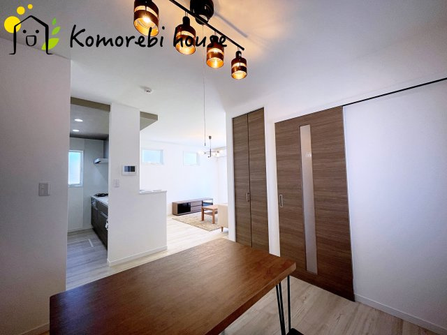 桶川市上日出谷南　2期　ピュアガーデン　戸建て　04の居間・リビング|こちらの居間で趣味の時間をお楽しみください