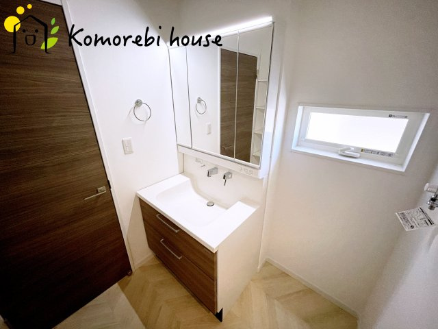 桶川市上日出谷南　2期　ピュアガーデン　戸建て　04の独立洗面台|朝の身支度には欠かせない独立洗面化粧台