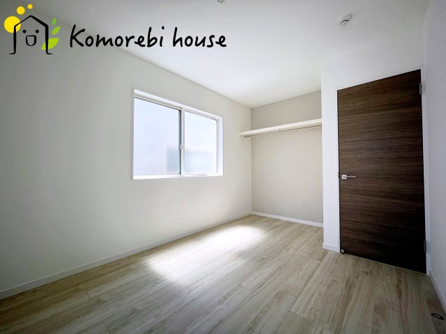 桶川市上日出谷南　2期　ピュアガーデン　戸建て　04の寝室|開放的な寝室です