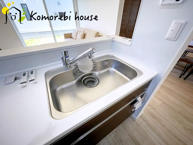 桶川市上日出谷南　2期　ピュアガーデン　戸建て　04のキッチン|きれいなキッチンです