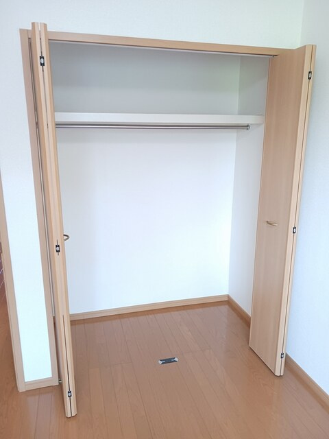プリマヴェーラ壱番館の収納|大きなクローゼットもありますよ◎