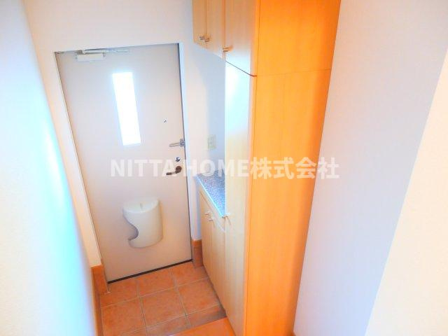 プリマヴェーラ壱番館の玄関|広いスペースの玄関です★