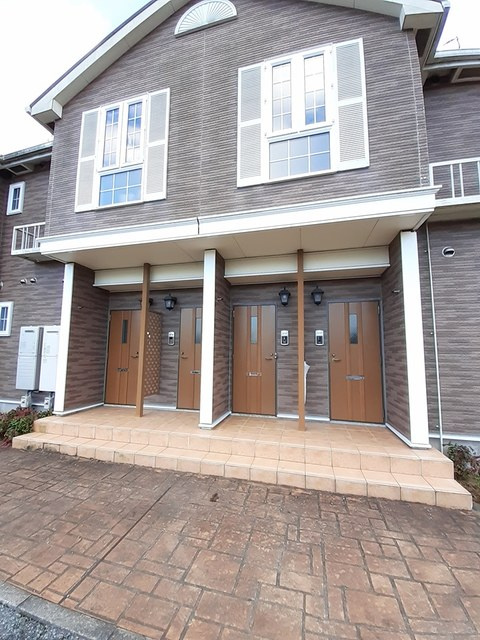 プリマヴェーラ壱番館のエントランス|清潔感のあるエントランスです◎