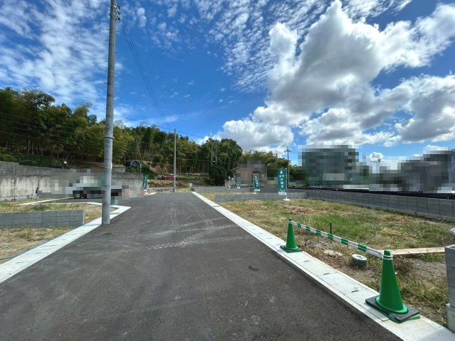 【成約済】京都市西京区大枝沓掛町の周辺|前道広々としております。