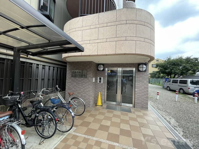 【エントランス】 | カーサファミール