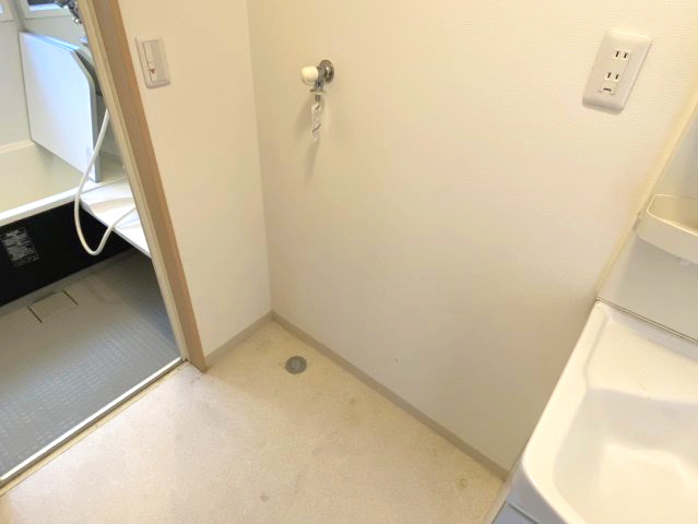 西条市大町　中古住宅のランドリースペース