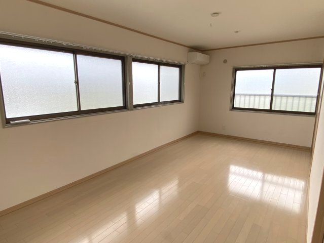 西条市大町　中古住宅の洋室