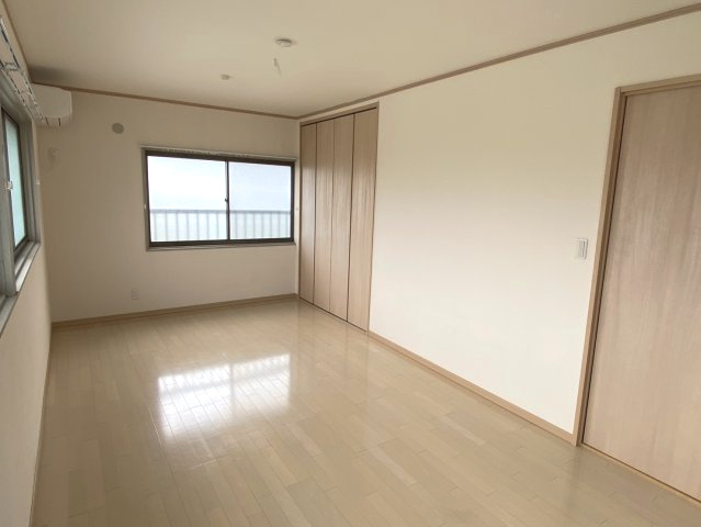 西条市大町　中古住宅の洋室