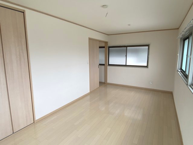 西条市大町　中古住宅の洋室