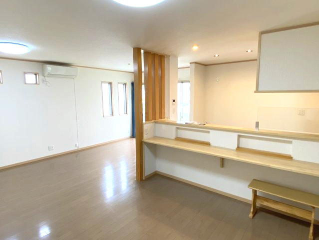 西条市大町　中古住宅の居間・リビング