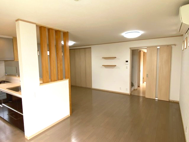 西条市大町　中古住宅の居間・リビング