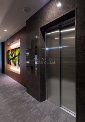 【ロビー】 | レオンコンフォート堀江公園 | 高級感の溢れるロビーにあるエレベーターです♪