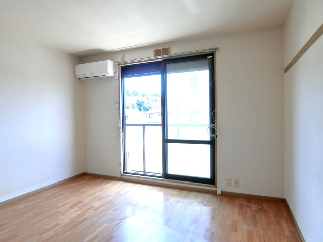 ナカムラコーポAの洋室