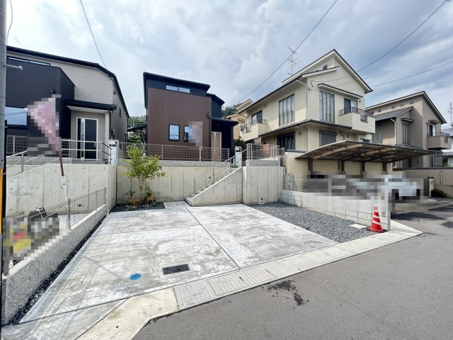完成物件につき即入居可◆全室南向きで陽当り良好◆駐車２台可◆リナージュ大山崎町大山崎琵琶谷２３-１期の前面道路含む現地写真|前道