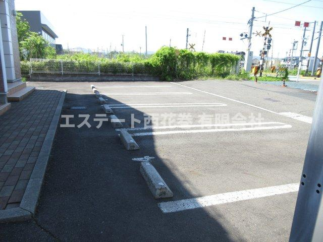 アパルトマン・エムの駐車場