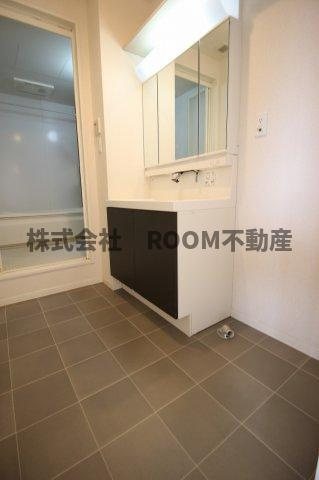 フローリッシュメゾンの洗面所|ゆったりとスペースのある洗面所