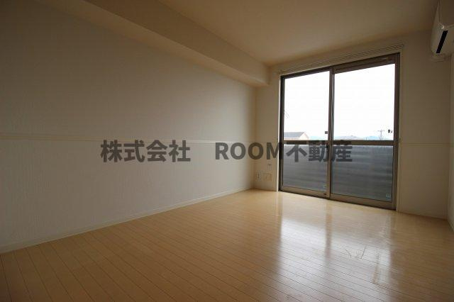 フローリッシュメゾンの洋室|明るい洋室です