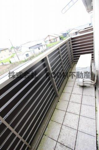 フローリッシュメゾンのバルコニー|お洗濯にも便利なバルコニー付き