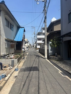 【前面道路含む現地写真】 | 西区大芝2　限定1棟 | 前面道路4ｍ