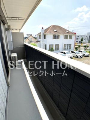 【バルコニー】 | ル・トリシア | 外からの目が気にならないバルコニーで洗濯物が干せます